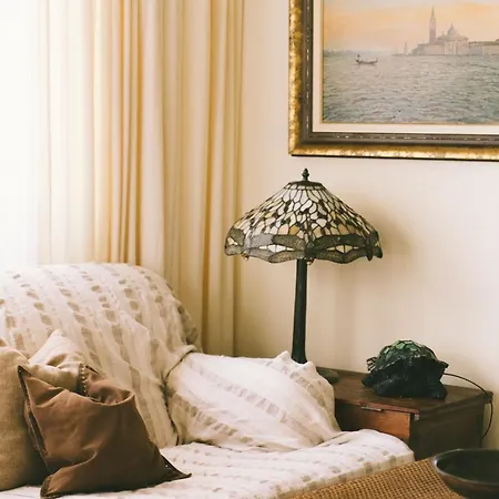 Bright In The Center Apartment